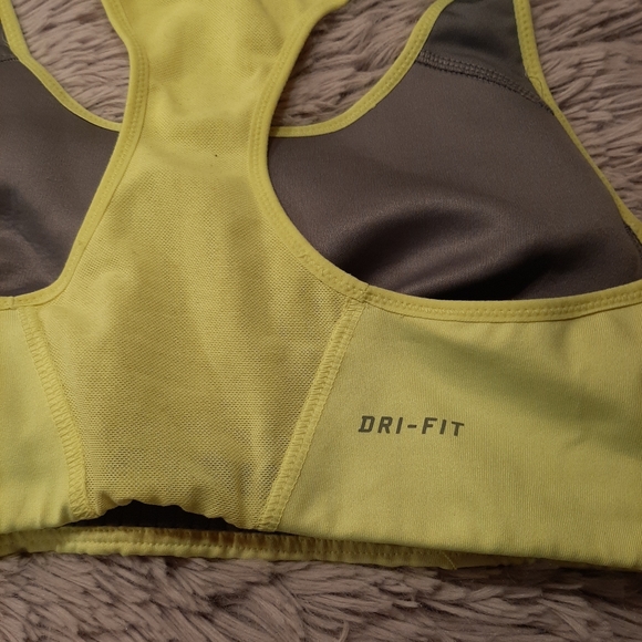 Nike Fluorescent Sports Bra Size Small - Picture 6 of 6